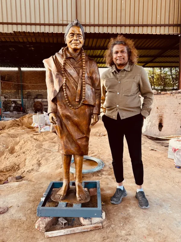 LifeSize Statue - Image 2